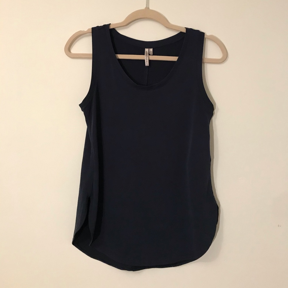 Banana republic signature tee A5